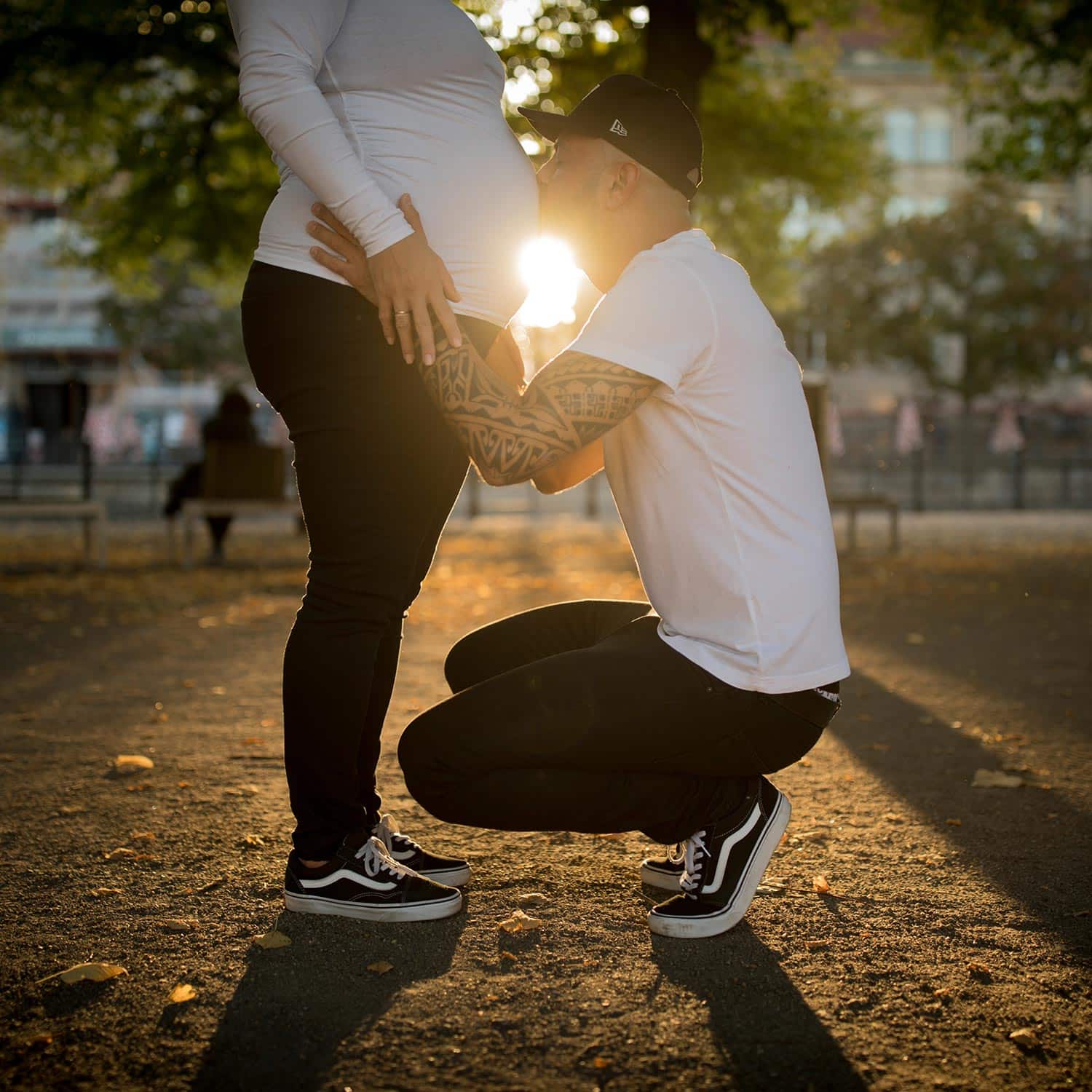 Schwangerschaft Fotos outdoor mit küss
